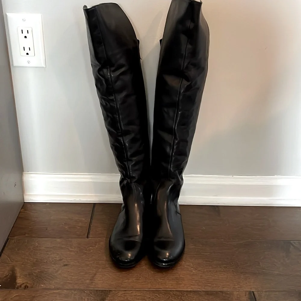 Made in Italy. Beautiful leather boots. Above the knee. Size 7 (US). Black - Picture 1 of 5